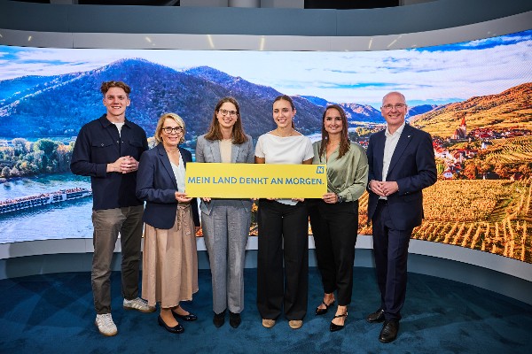 Teilnehmer der Podiumsdiskussion<br>
Michael Stadlmann, Mag. Ulrike Prommer, Katrin Praprotnik, Hannah Scheidl, Julia Eisner, Friedrich Faulhammer (v.l.n.r.)<br>
Foto: Franz Gleiß