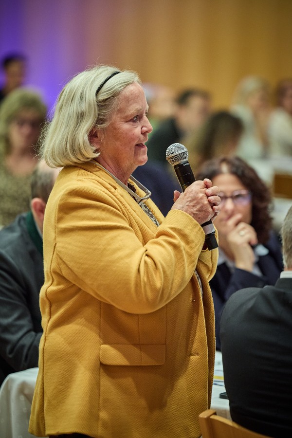 Angela Fichtinger